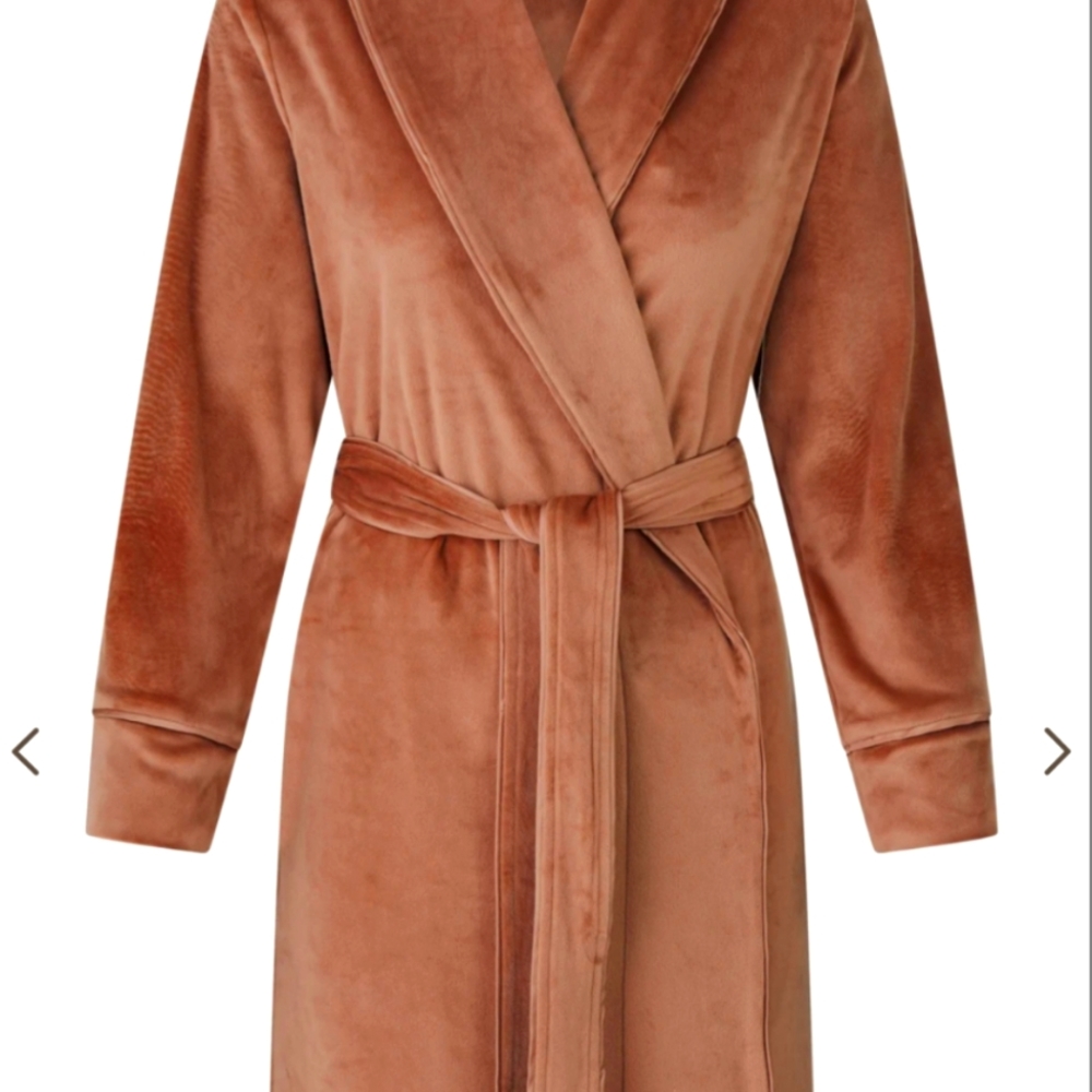 **ISO** SKIMS ROBE